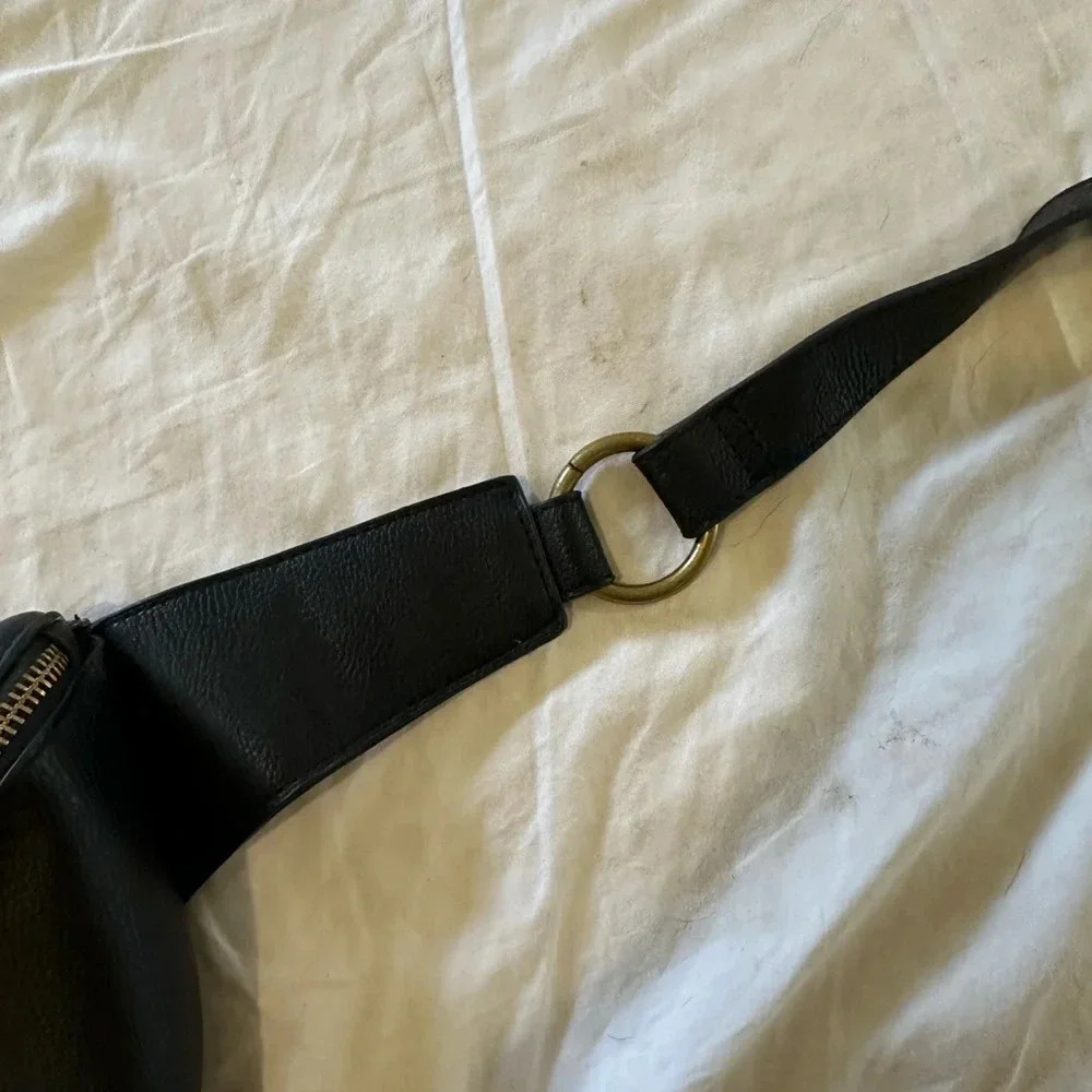 Universal Threads Fanny Pack - Picture 3 of 3